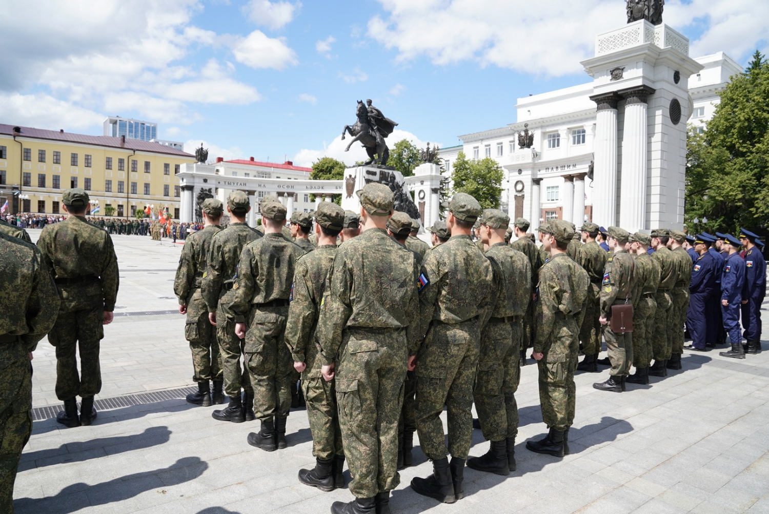 Олег Яровиков