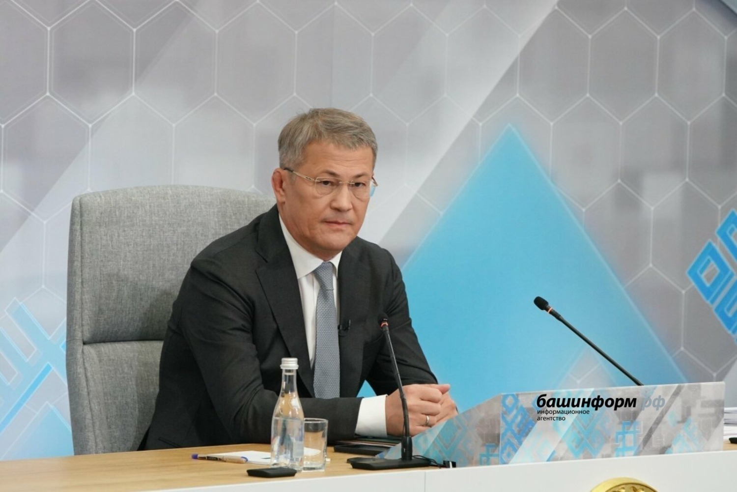 Олег Яровиков