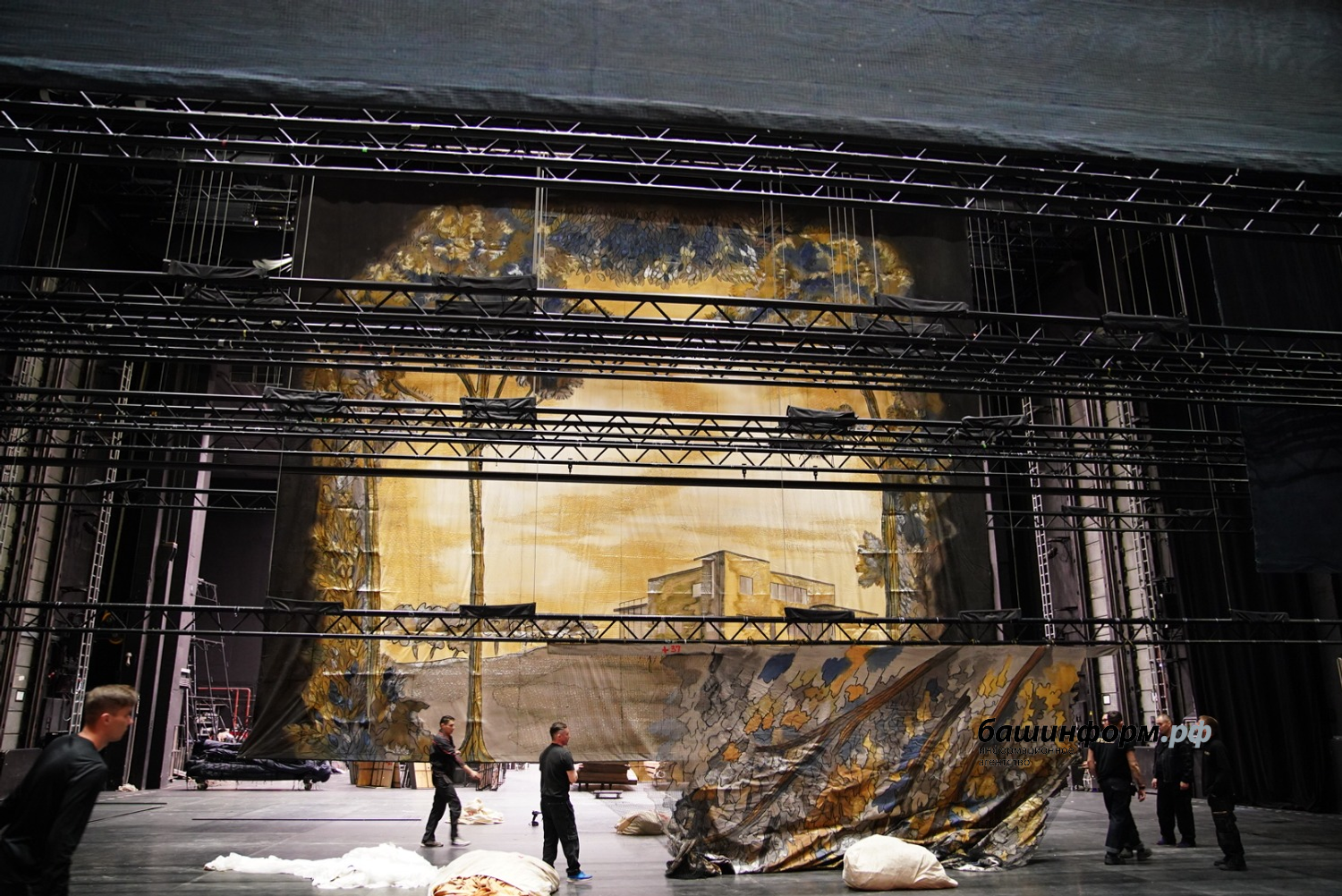 Олег Яровиков