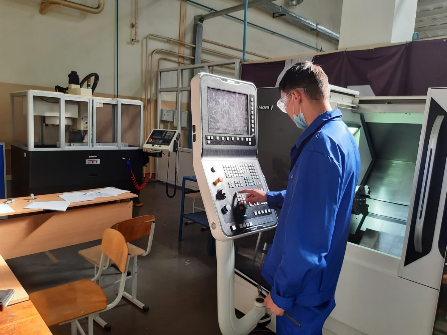 личный архив Уфимского машиностроительного колледжа студенты Уфимского машиностроительного колледжа на занятиях