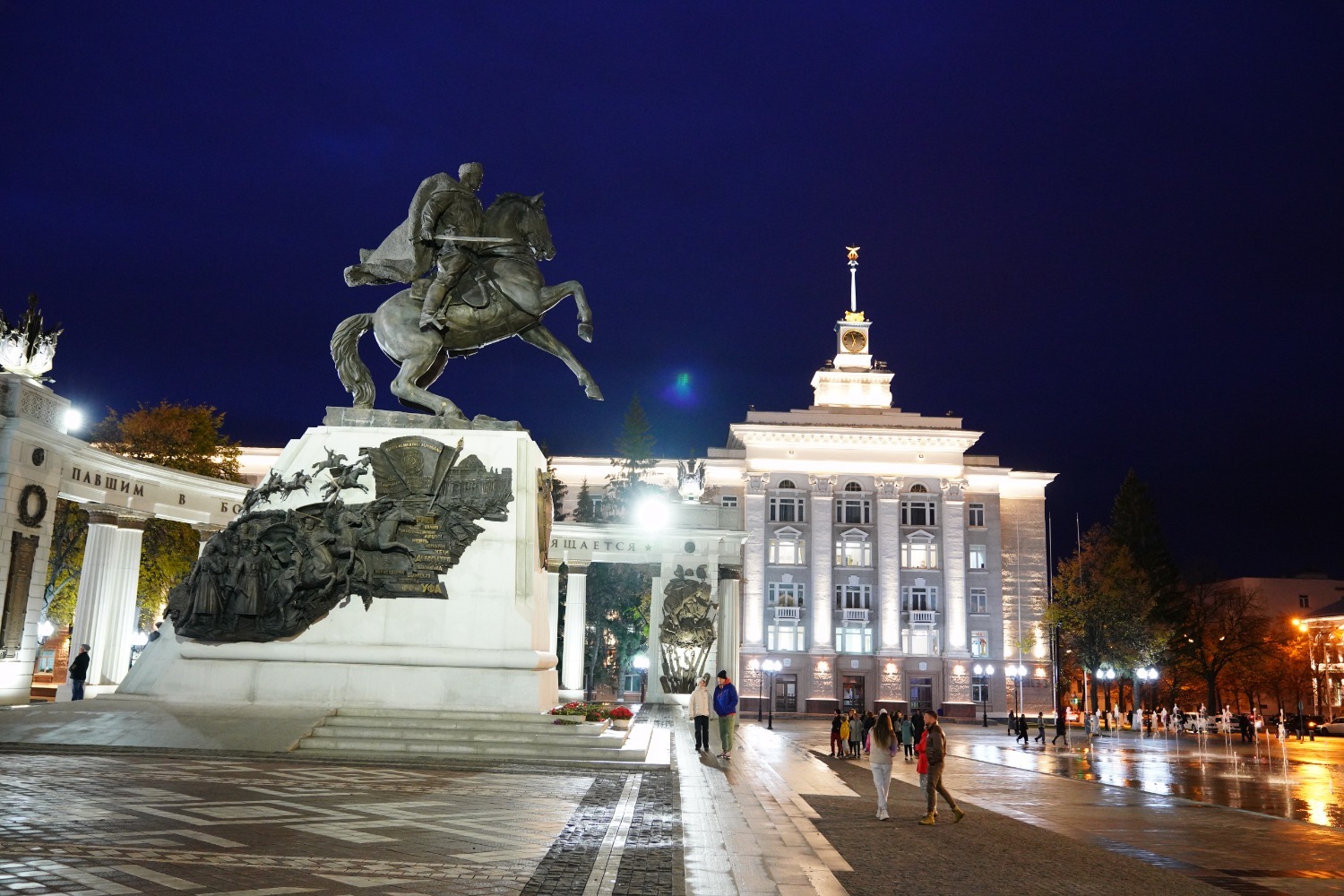 Олег Яровиков