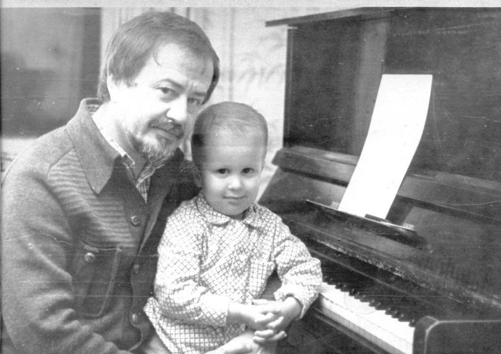 Диас с отцом - композитором Айратом Каримовым