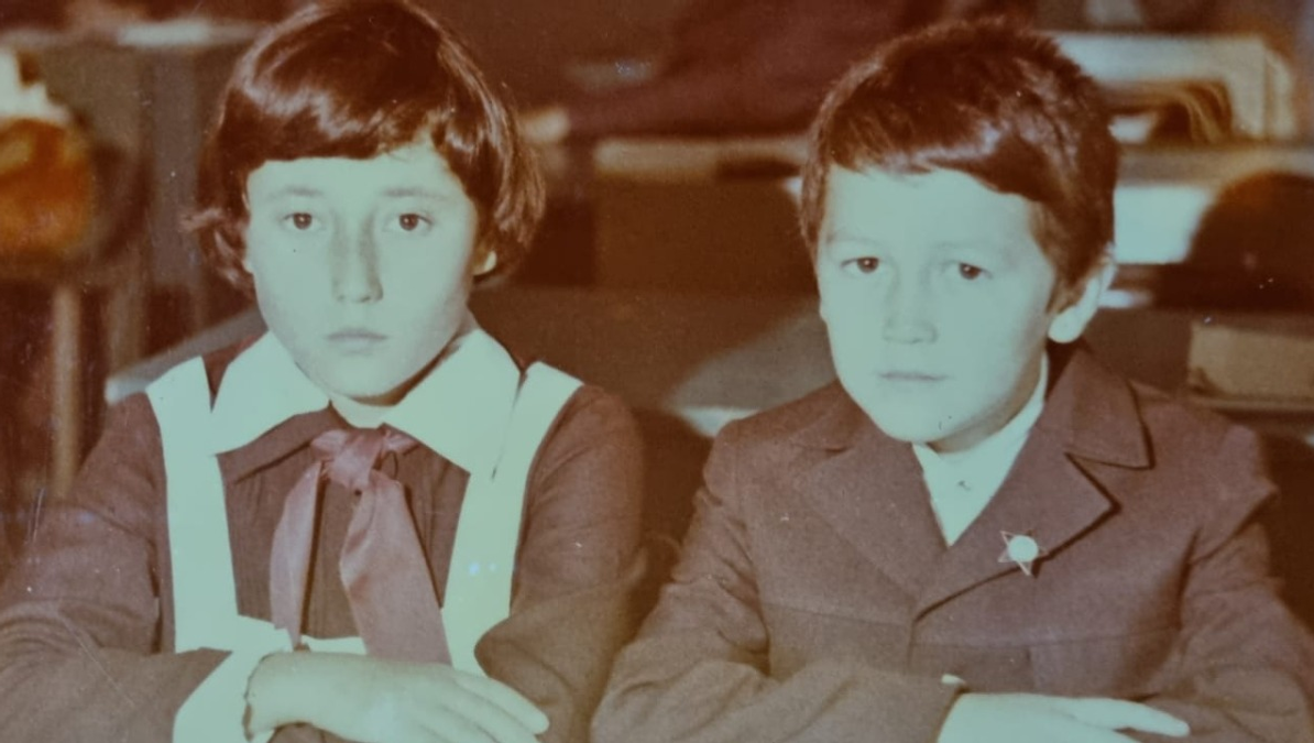 Марат с сестрой Гузель в детстве