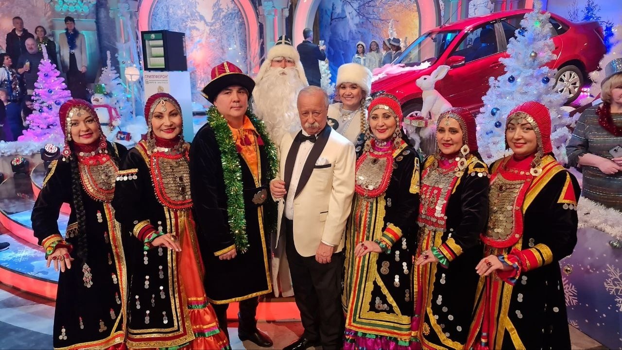 «Ак тирмэ» на съемках «Поля чудес»