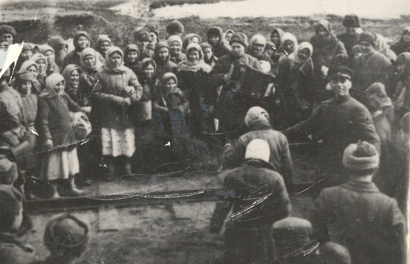 Национальный архив РБ Проводы бойцов на фронт в Давлеканово, 1942 год