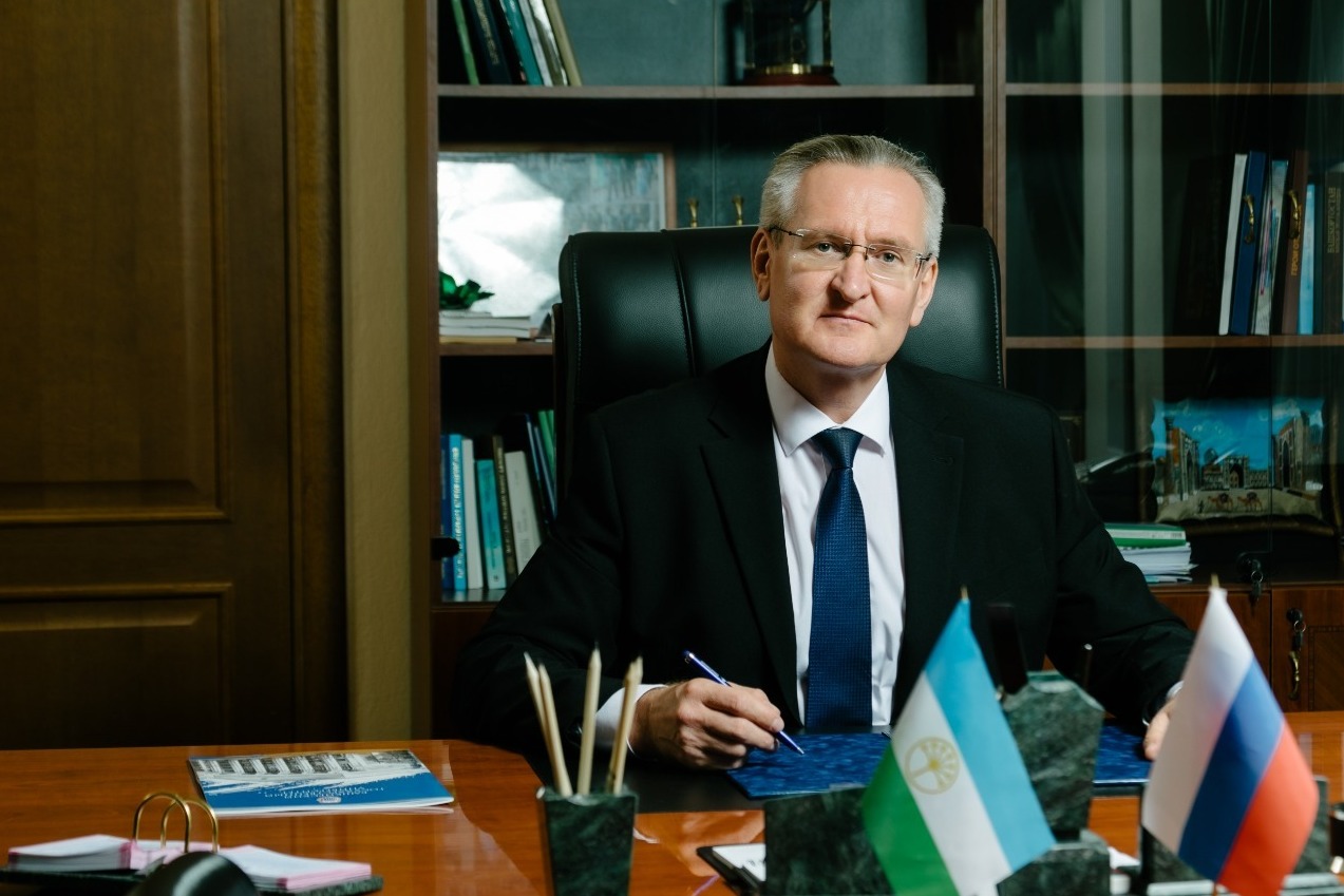 и.о. ректора БашГУ, доктор химических наук, профессор Вадим Захаров